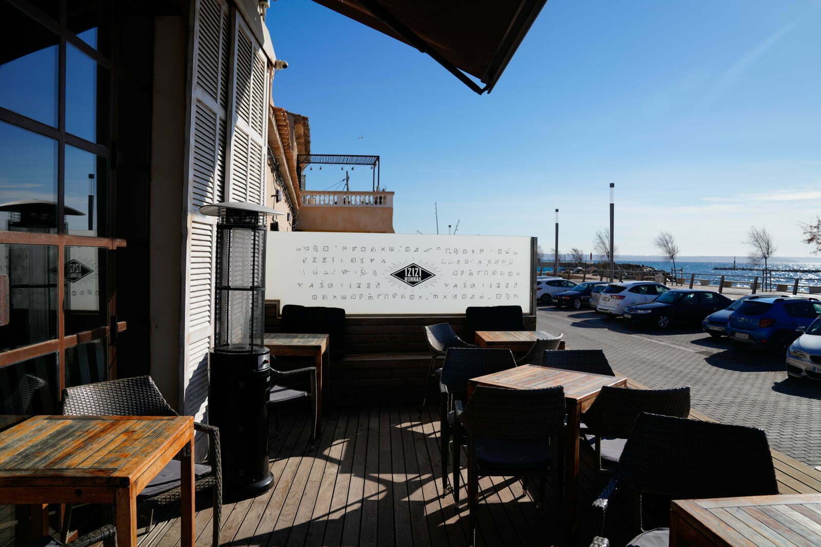 Izizi Nunnak Molinar vordere Terrasse